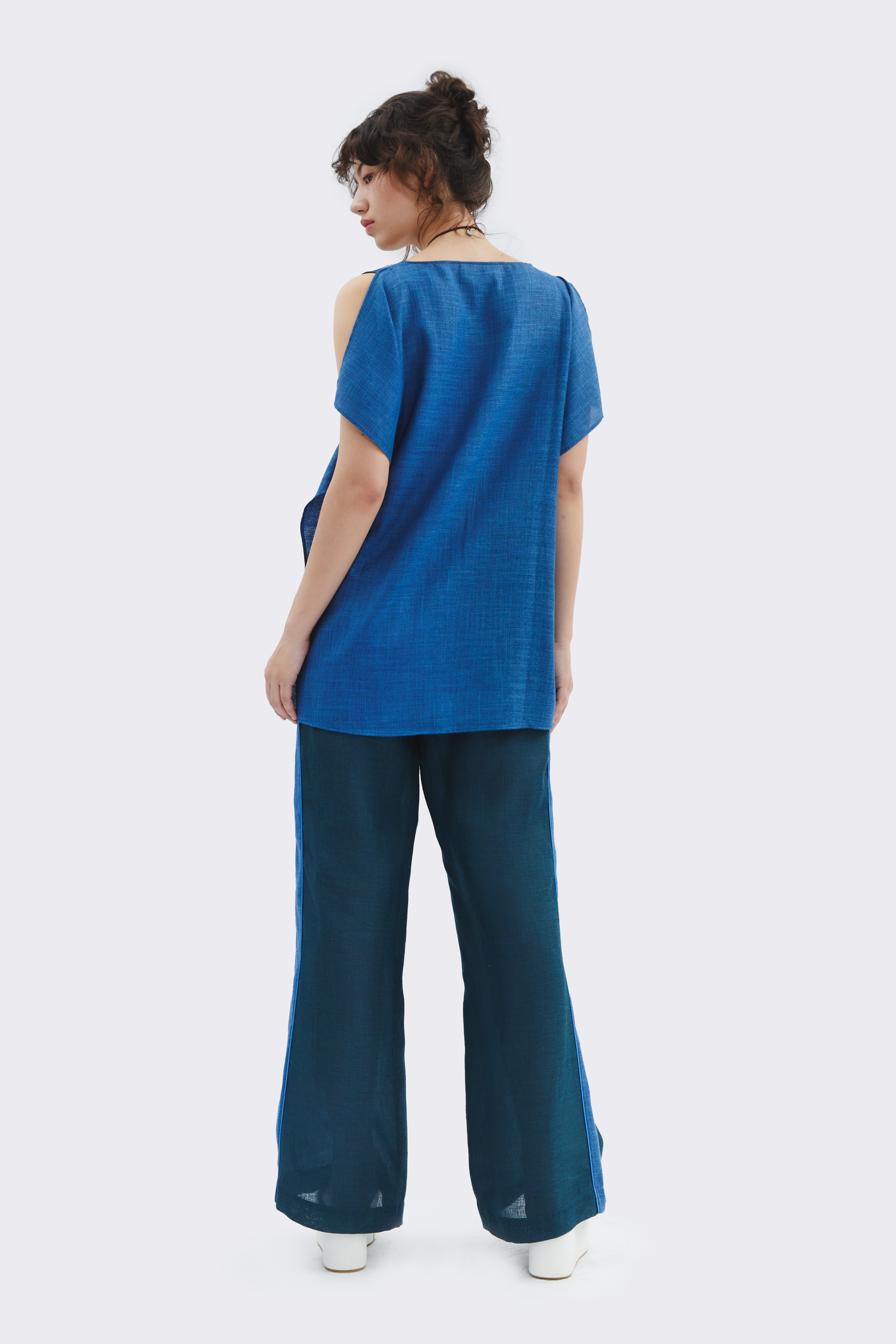 Breezy Elegance Sleeveless Linen Top